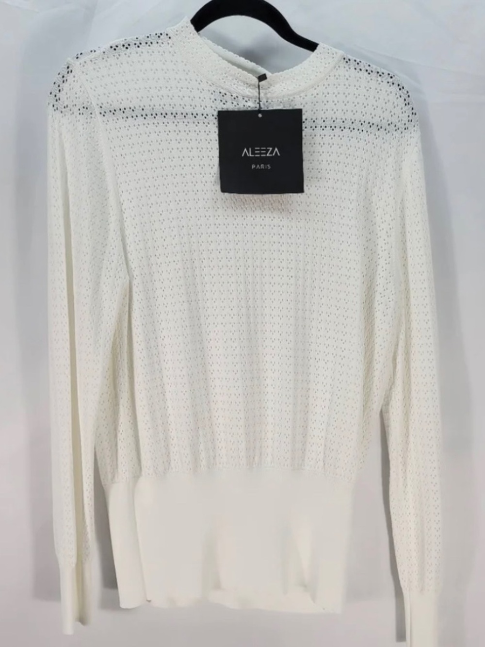 Aleeza Paris white knit top size Medium